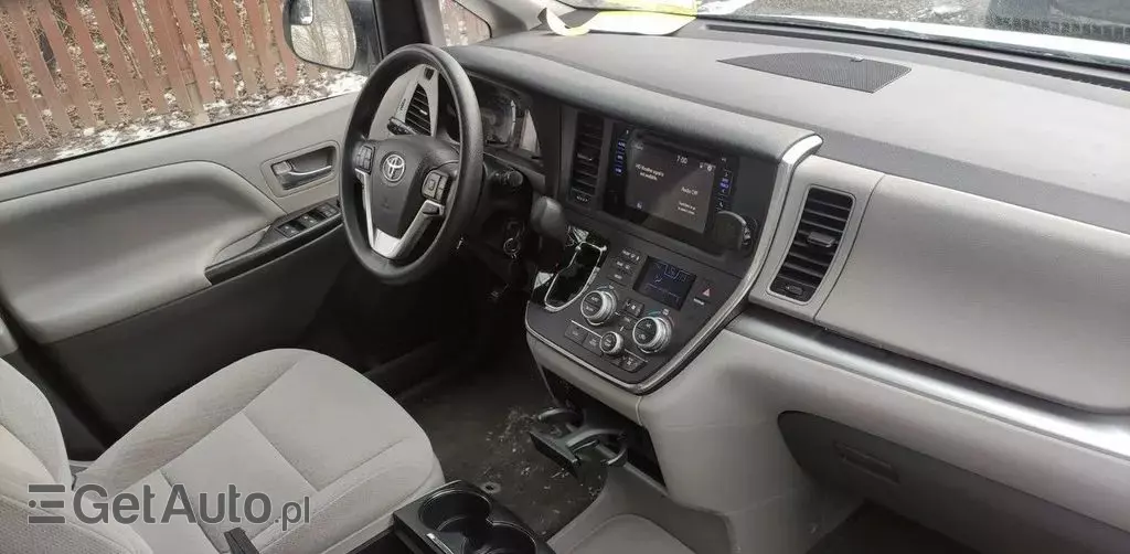 TOYOTA Sienna 