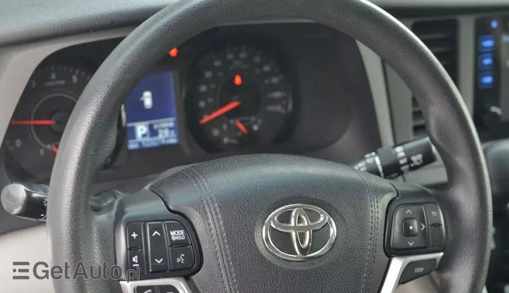 TOYOTA Sienna 
