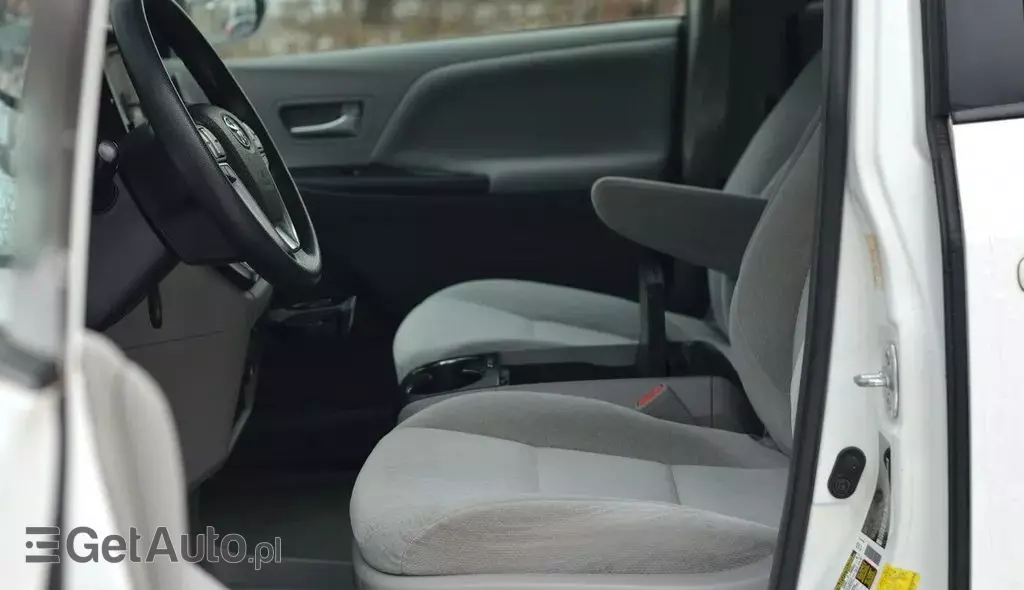 TOYOTA Sienna 