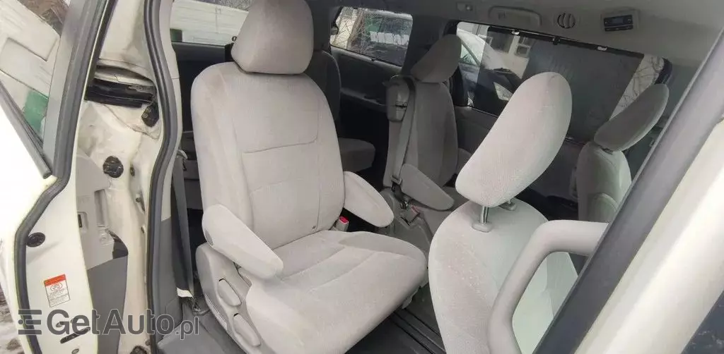 TOYOTA Sienna 
