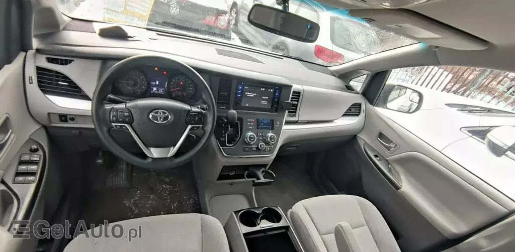 TOYOTA Sienna 