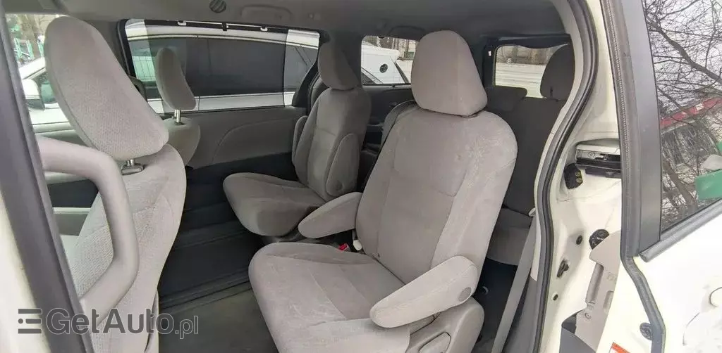 TOYOTA Sienna 