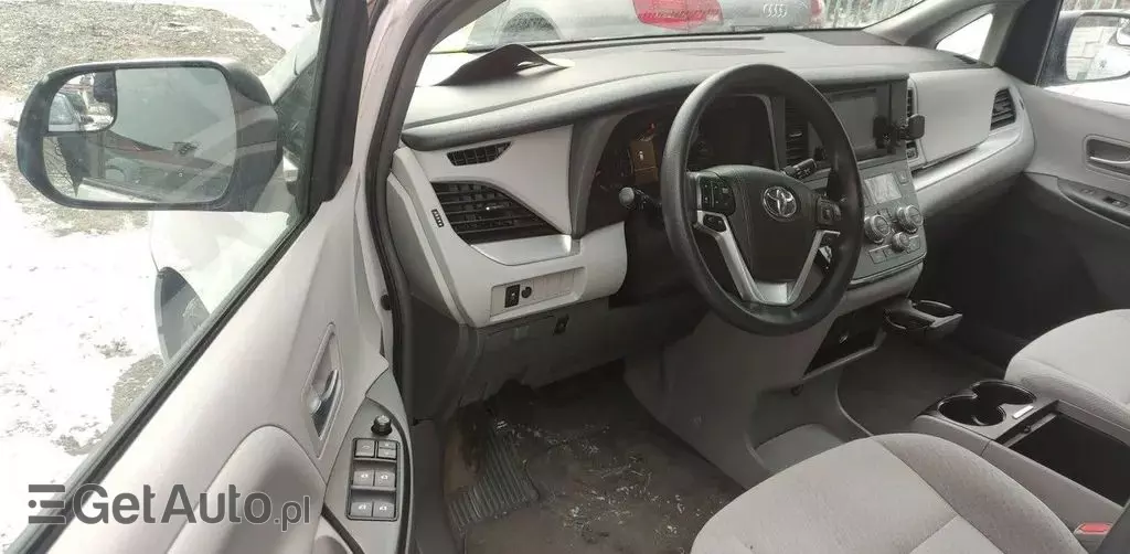 TOYOTA Sienna 