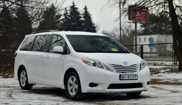 TOYOTA Sienna 