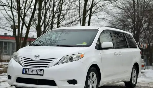 TOYOTA Sienna 