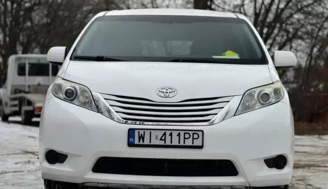 TOYOTA Sienna 