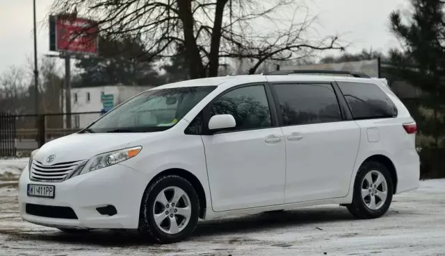 TOYOTA Sienna 