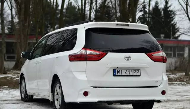 TOYOTA Sienna 