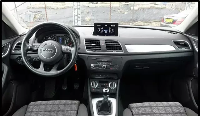 AUDI Q3 
