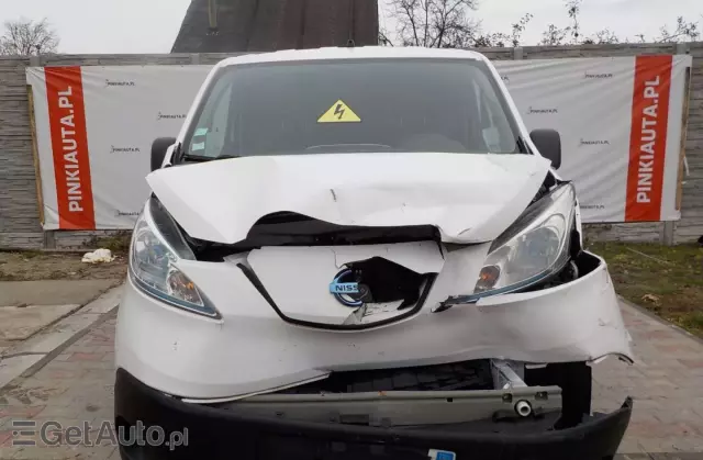 NISSAN E-NV200 