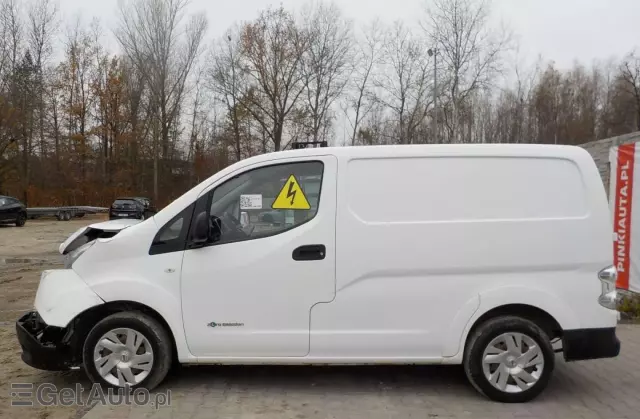 NISSAN E-NV200 