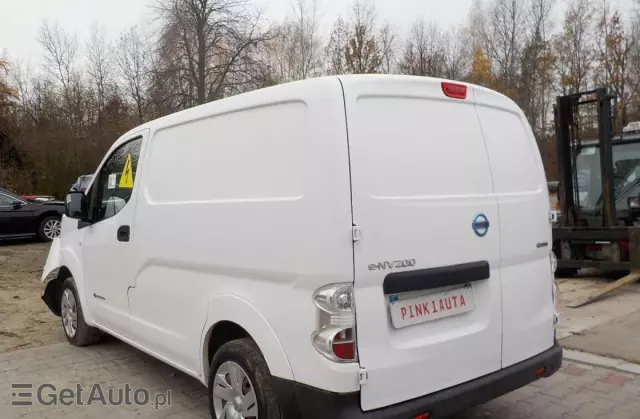 NISSAN E-NV200 