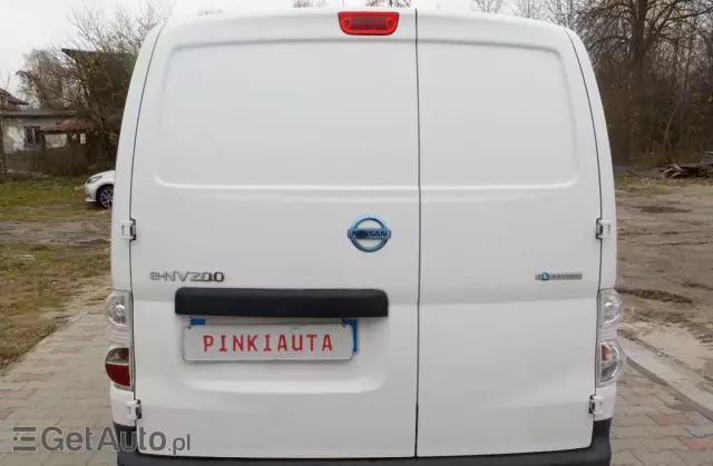 NISSAN E-NV200 