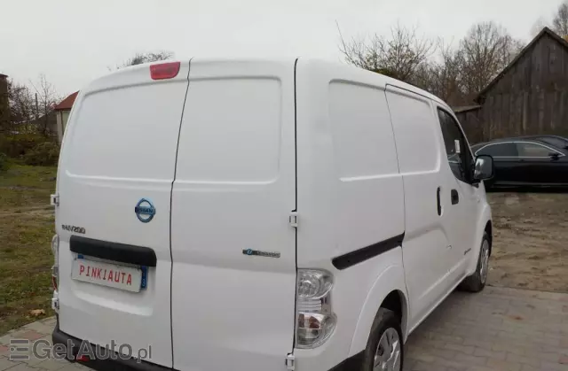 NISSAN E-NV200 