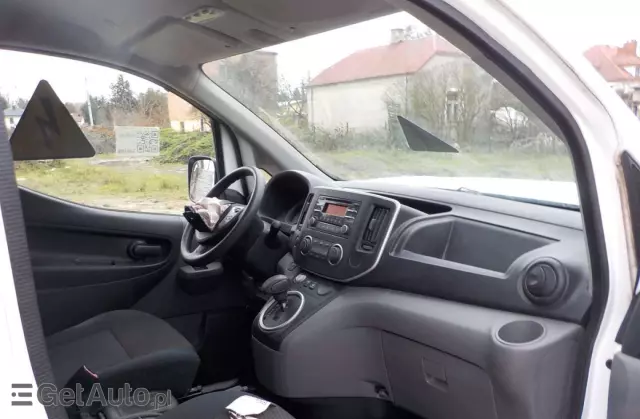 NISSAN E-NV200 