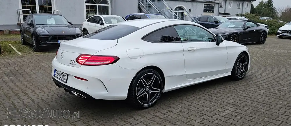 MERCEDES-BENZ Klasa C 200 4Matic 9G-TRONIC AMG Line