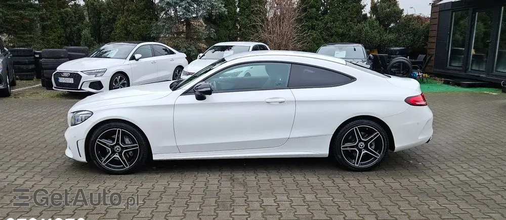 MERCEDES-BENZ Klasa C 200 4Matic 9G-TRONIC AMG Line
