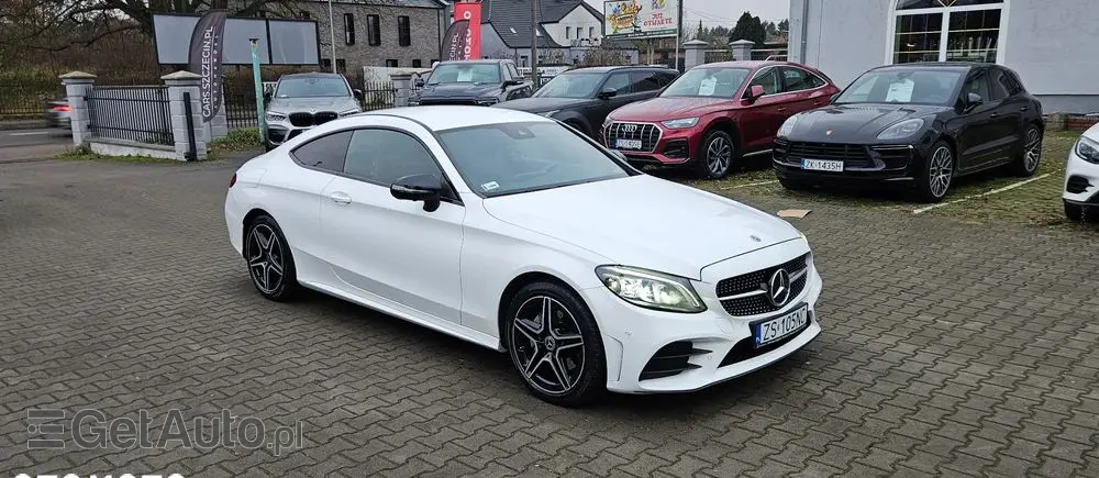 MERCEDES-BENZ Klasa C 200 4Matic 9G-TRONIC AMG Line