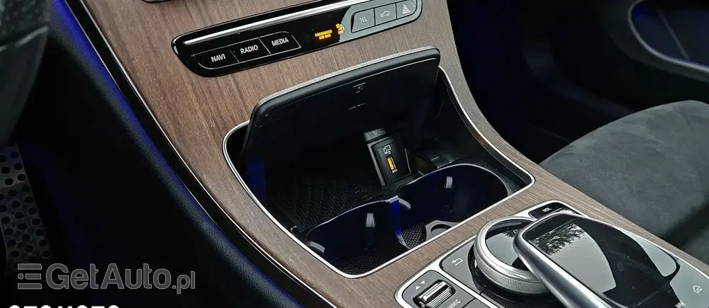 MERCEDES-BENZ Klasa C 200 4Matic 9G-TRONIC AMG Line