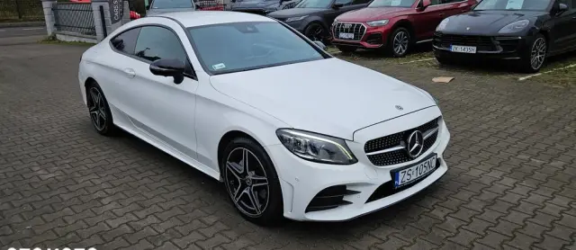 MERCEDES-BENZ Klasa C 200 4Matic 9G-TRONIC AMG Line