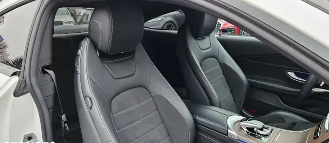 MERCEDES-BENZ Klasa C 200 4Matic 9G-TRONIC AMG Line