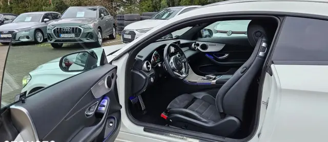 MERCEDES-BENZ Klasa C 200 4Matic 9G-TRONIC AMG Line