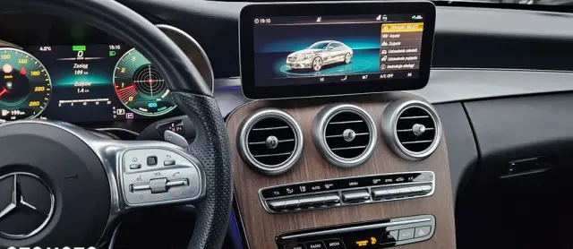 MERCEDES-BENZ Klasa C 200 4Matic 9G-TRONIC AMG Line
