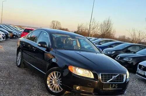 VOLVO S80 