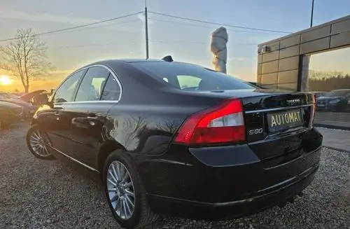 VOLVO S80 