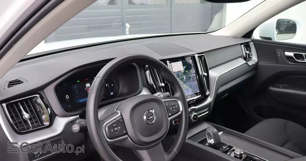 VOLVO XC 60 B4 B Momentum