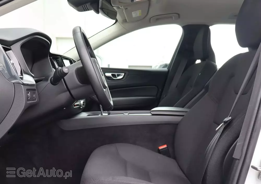 VOLVO XC 60 B4 B Momentum