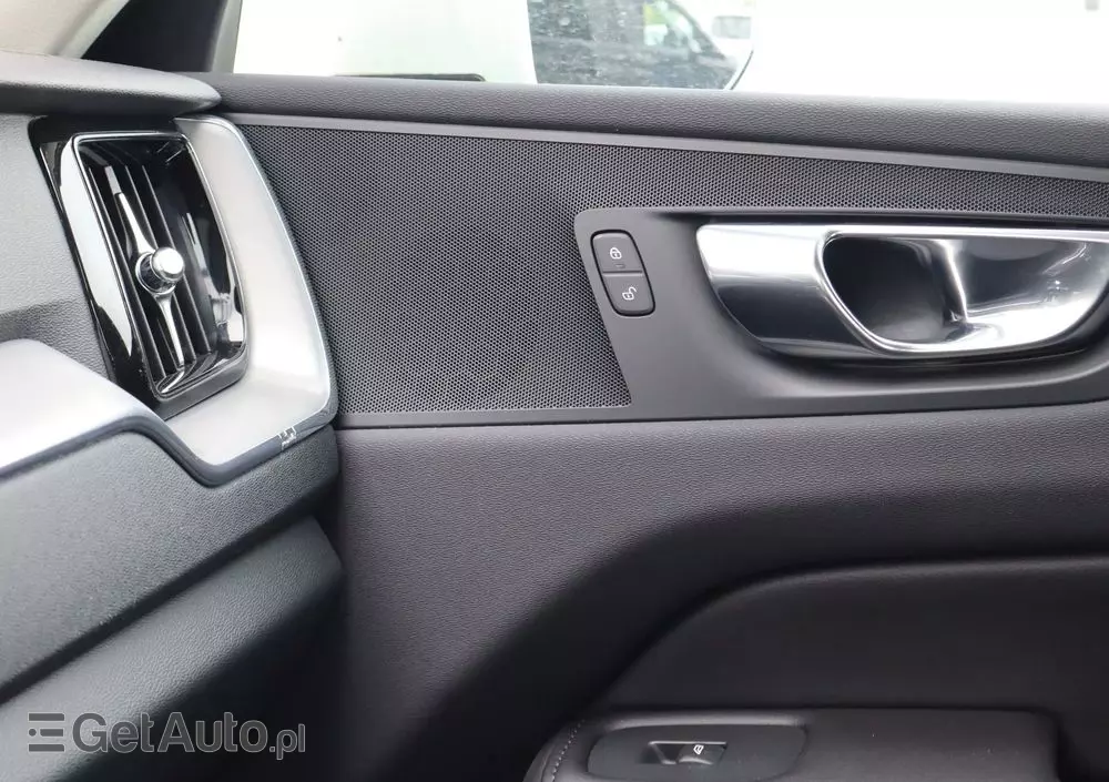 VOLVO XC 60 B4 B Momentum