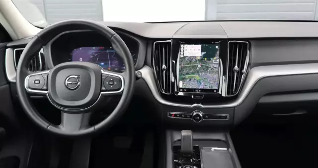 VOLVO XC 60 B4 B Momentum