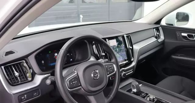 VOLVO XC 60 B4 B Momentum