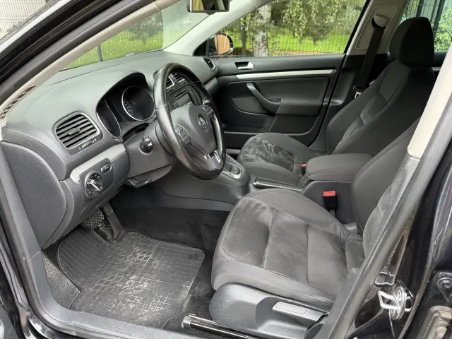 VOLKSWAGEN Golf Highline DSG