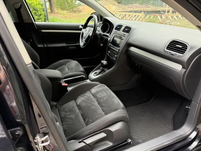 VOLKSWAGEN Golf Highline DSG