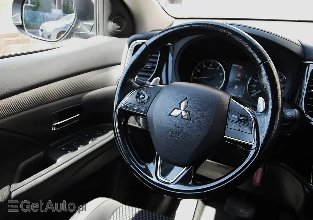 MITSUBISHI Outlander 2.0 Intense + 4WD CVT