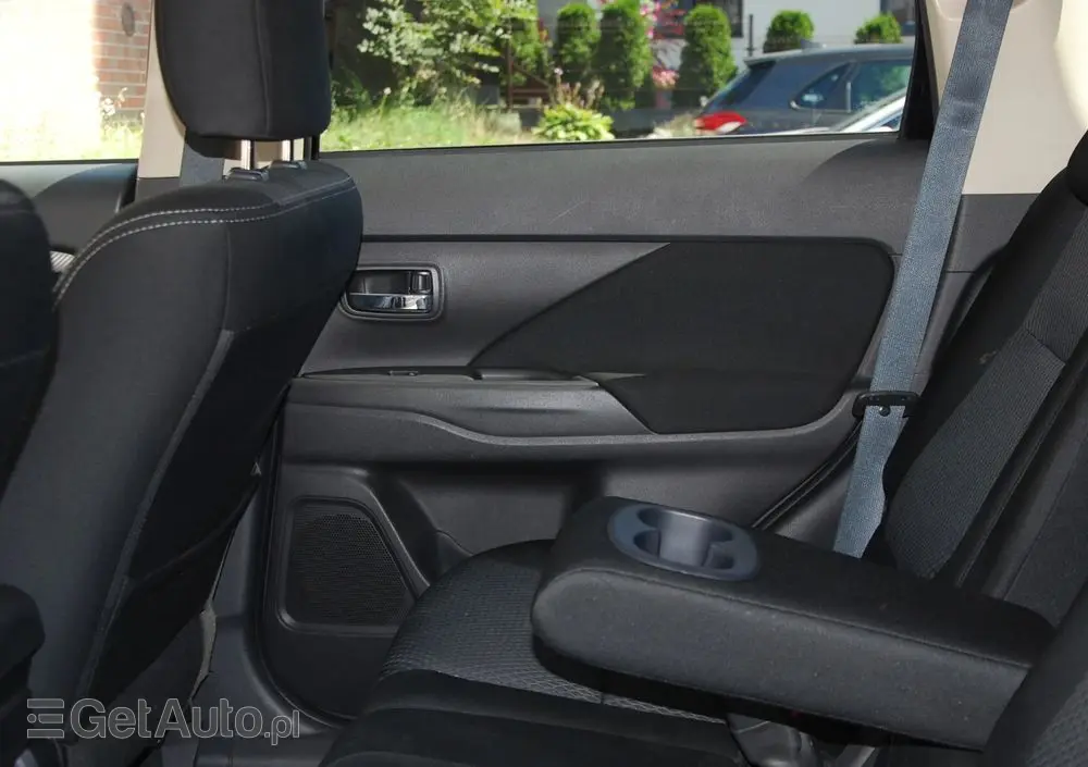 MITSUBISHI Outlander 2.0 Intense + 4WD CVT