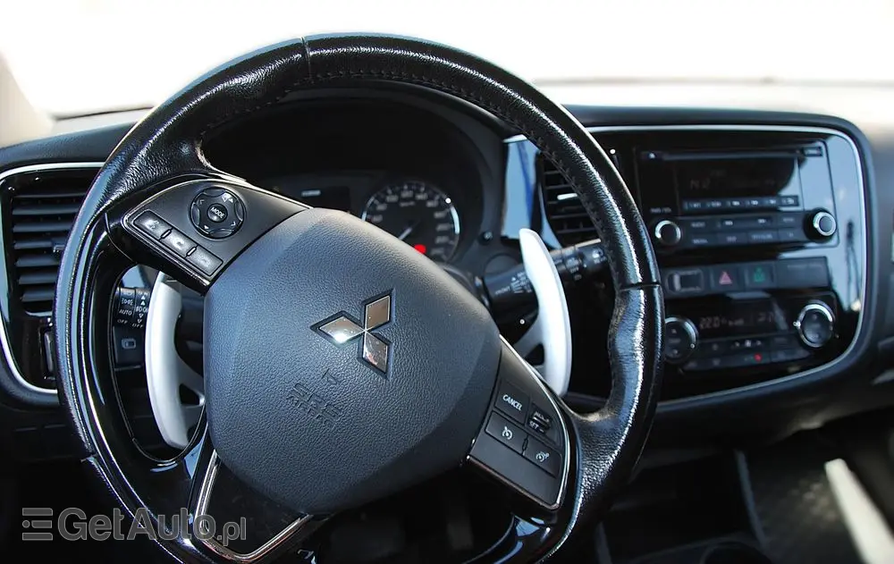 MITSUBISHI Outlander 2.0 Intense + 4WD CVT