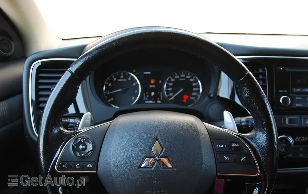 MITSUBISHI Outlander 2.0 Intense + 4WD CVT