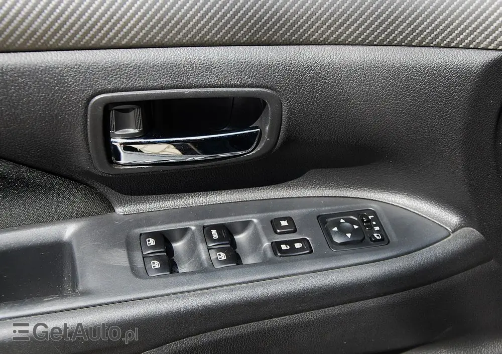 MITSUBISHI Outlander 2.0 Intense + 4WD CVT