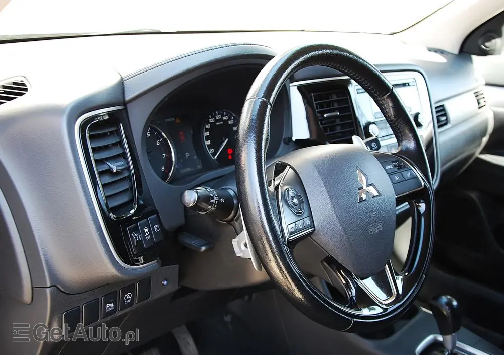 MITSUBISHI Outlander 2.0 Intense + 4WD CVT