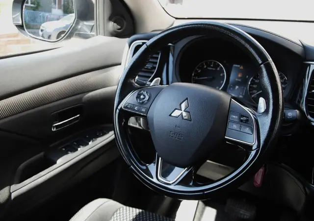 MITSUBISHI Outlander 2.0 Intense + 4WD CVT