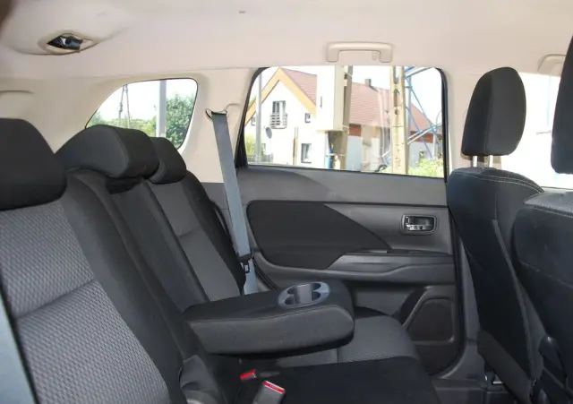 MITSUBISHI Outlander 2.0 Intense + 4WD CVT