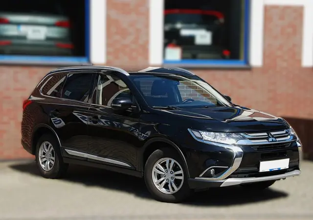 MITSUBISHI Outlander 2.0 Intense + 4WD CVT