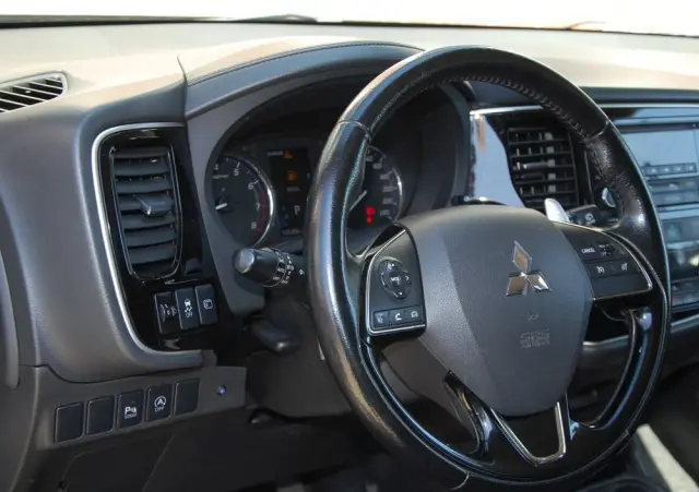 MITSUBISHI Outlander 2.0 Intense + 4WD CVT