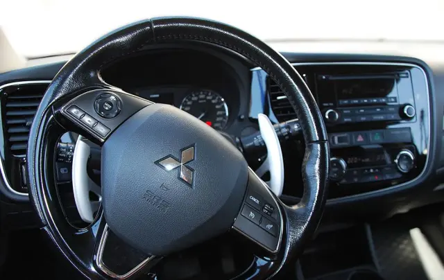 MITSUBISHI Outlander 2.0 Intense + 4WD CVT