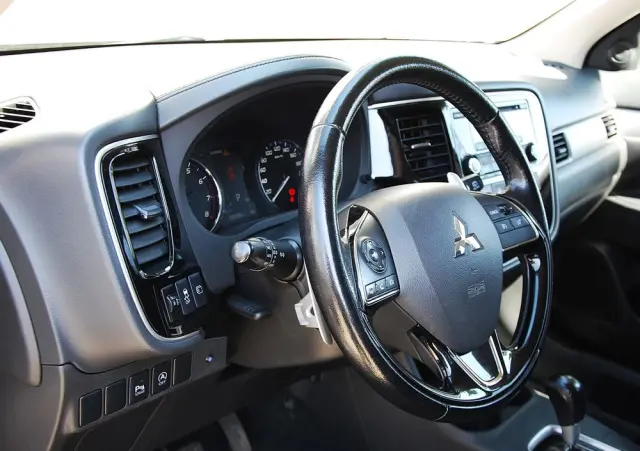 MITSUBISHI Outlander 2.0 Intense + 4WD CVT