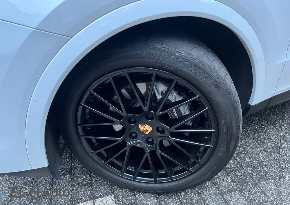 PORSCHE Cayenne Platinum Edition