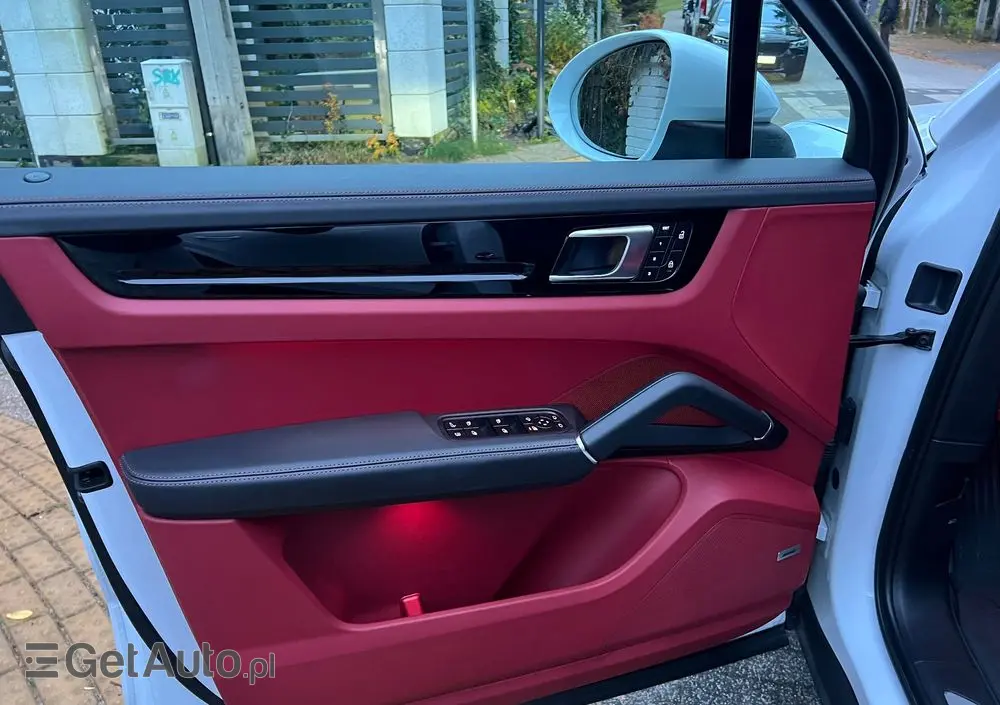 PORSCHE Cayenne Platinum Edition